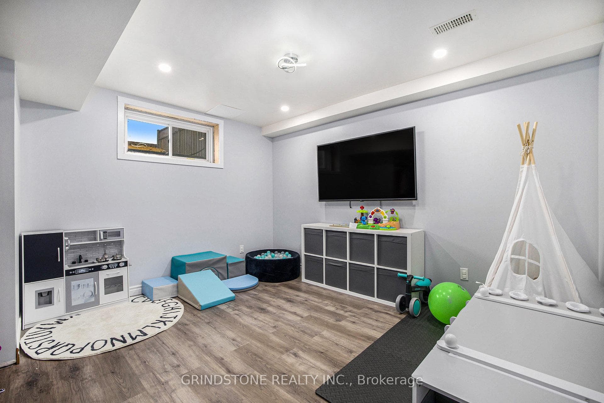213 Foxden Street photo 20