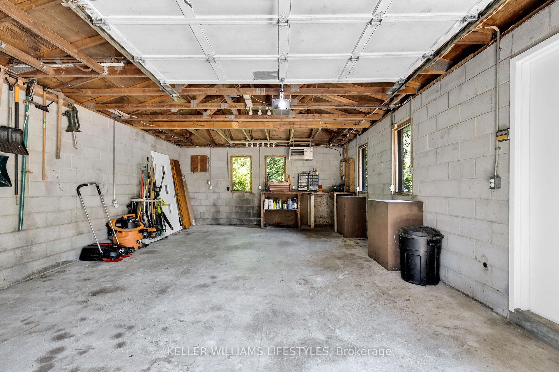 Garage/workshop