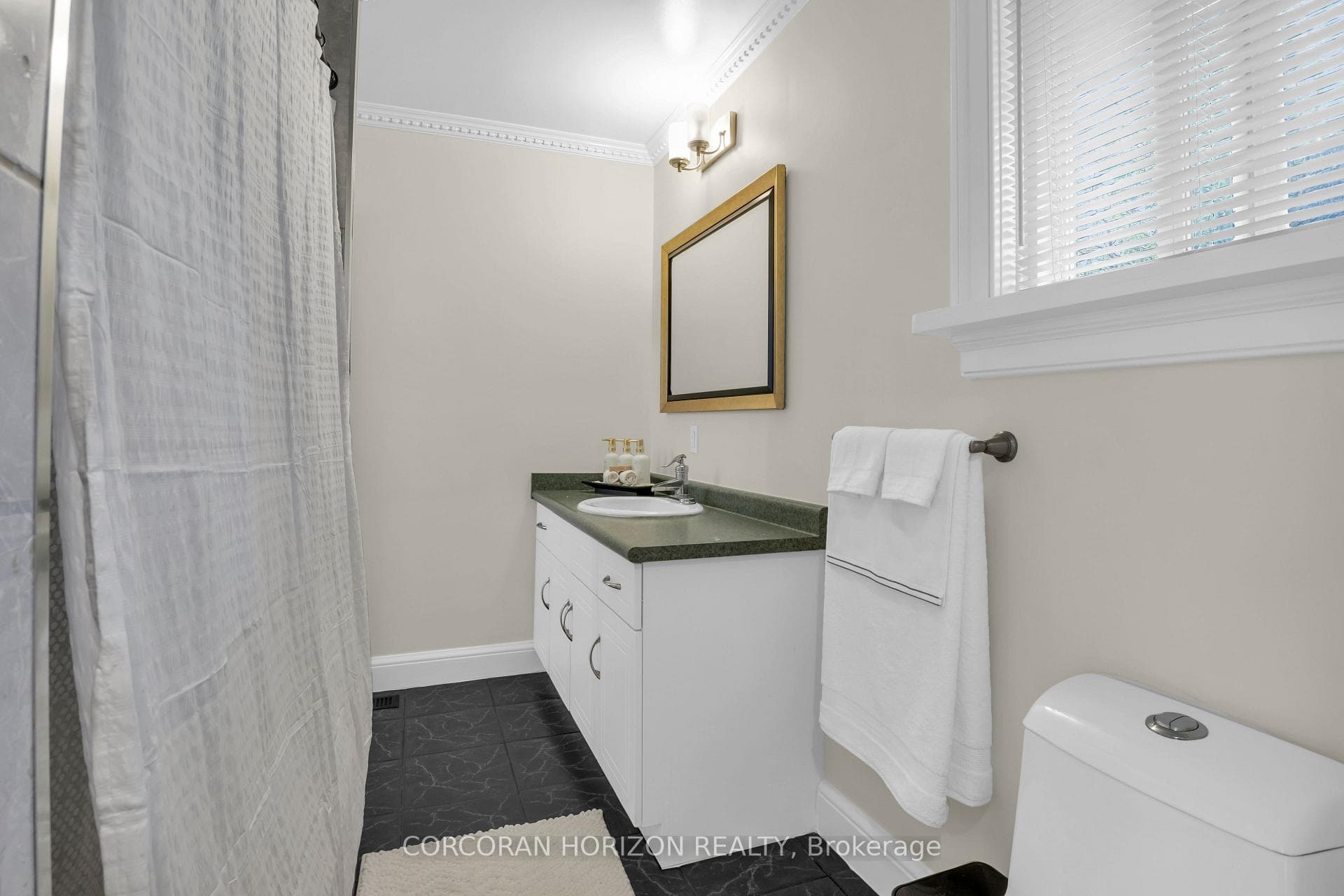7226 Wellington Road photo 28