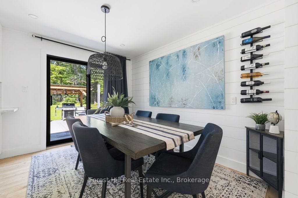 415 Wellington Street photo 8