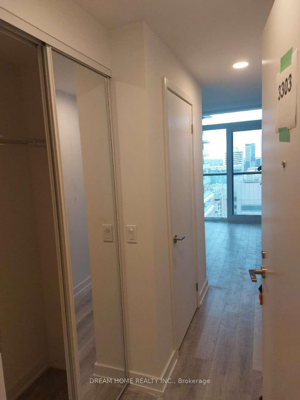 238 Simcoe Street Unit 3303 photo 10