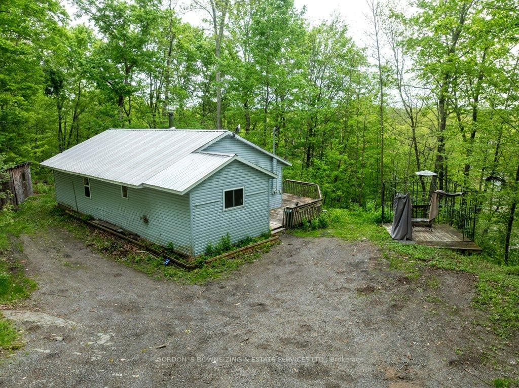 257 Westall Lane photo 33