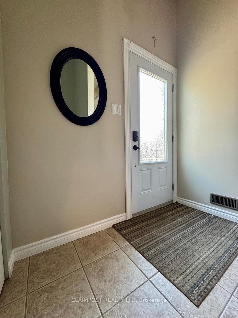 141 Rose Marie Crescent photo 3