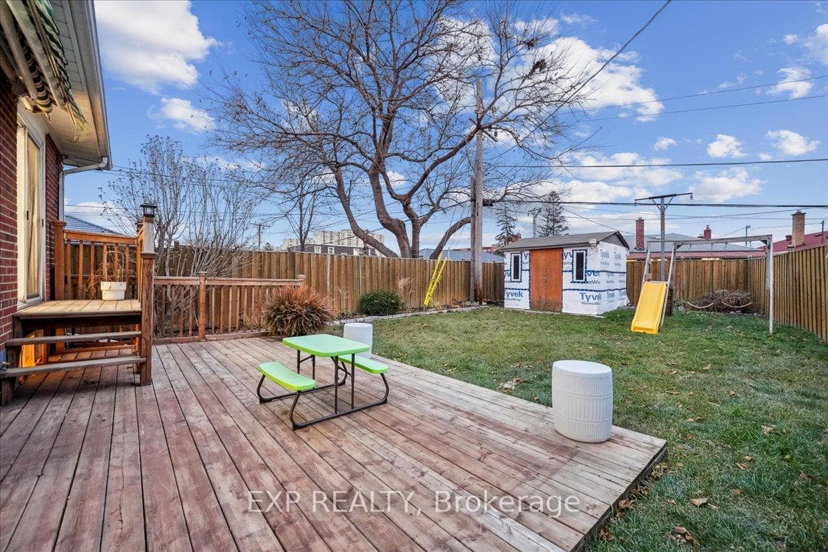 137 Kingsview Boulevard photo 38