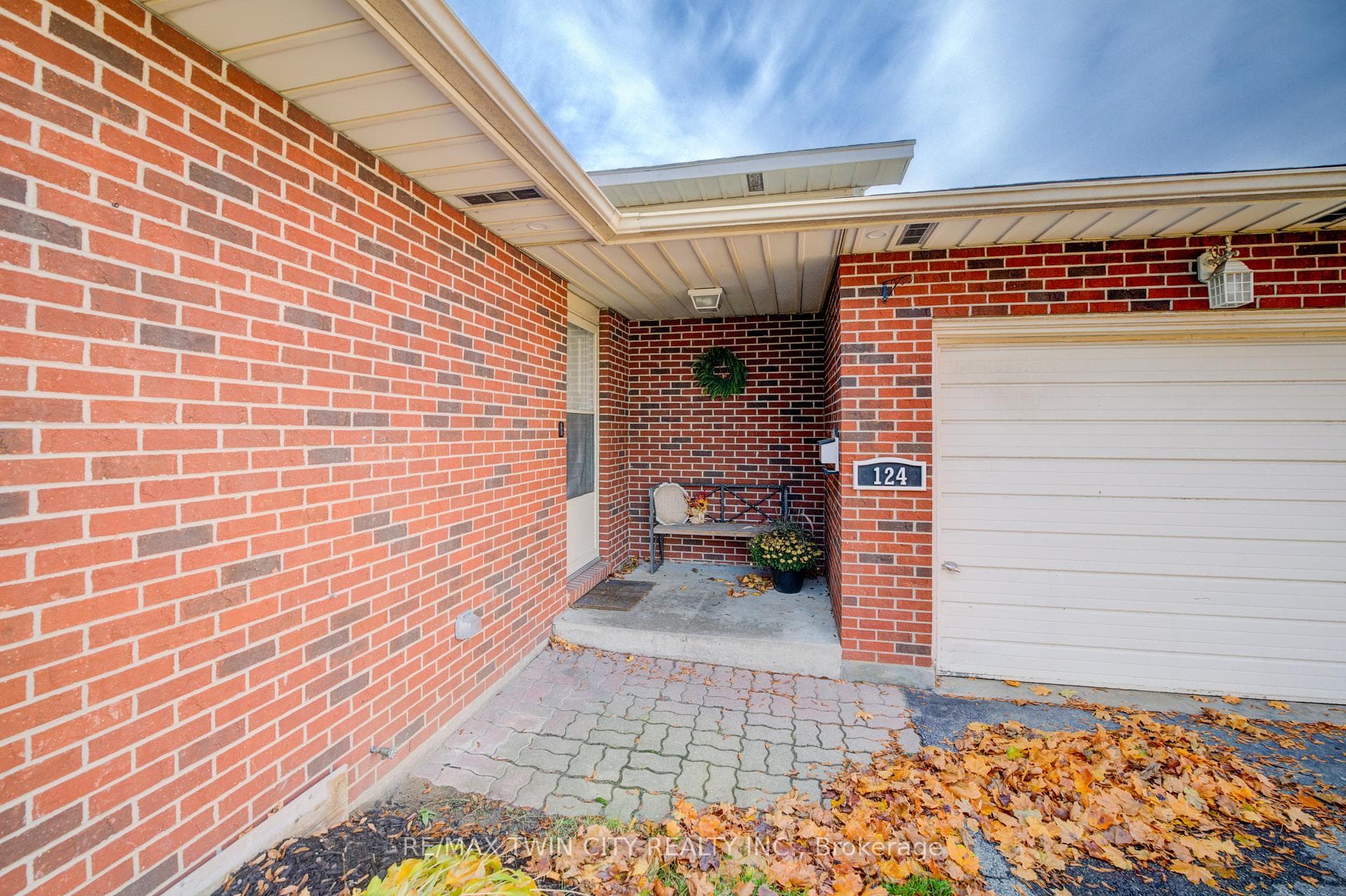 124 Oak St. - Entrance