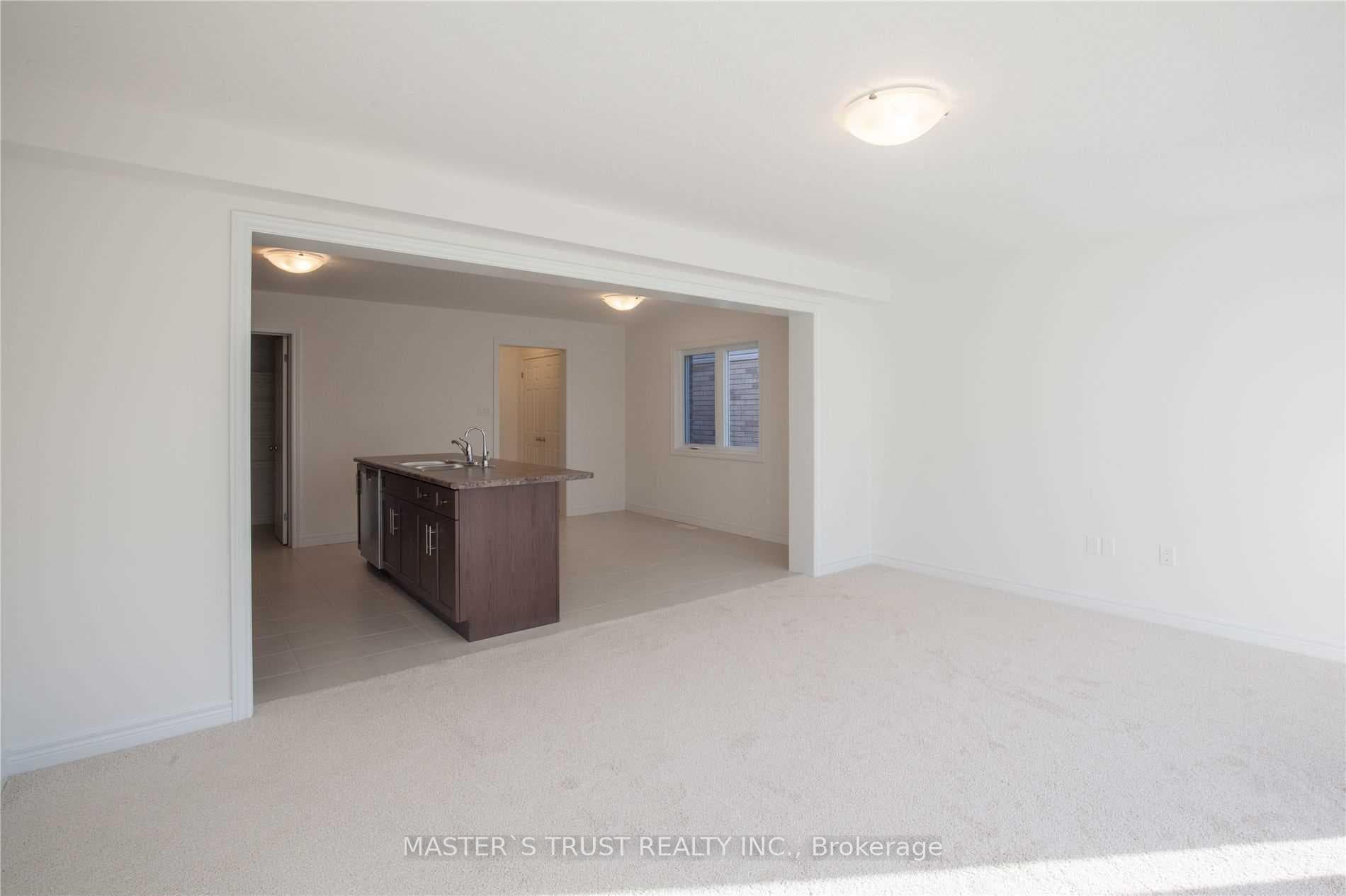 10 John Brabson Crescent photo 4