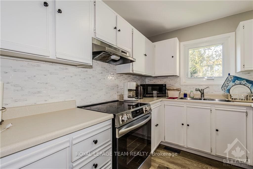1444 LAURIN Crescent photo 9