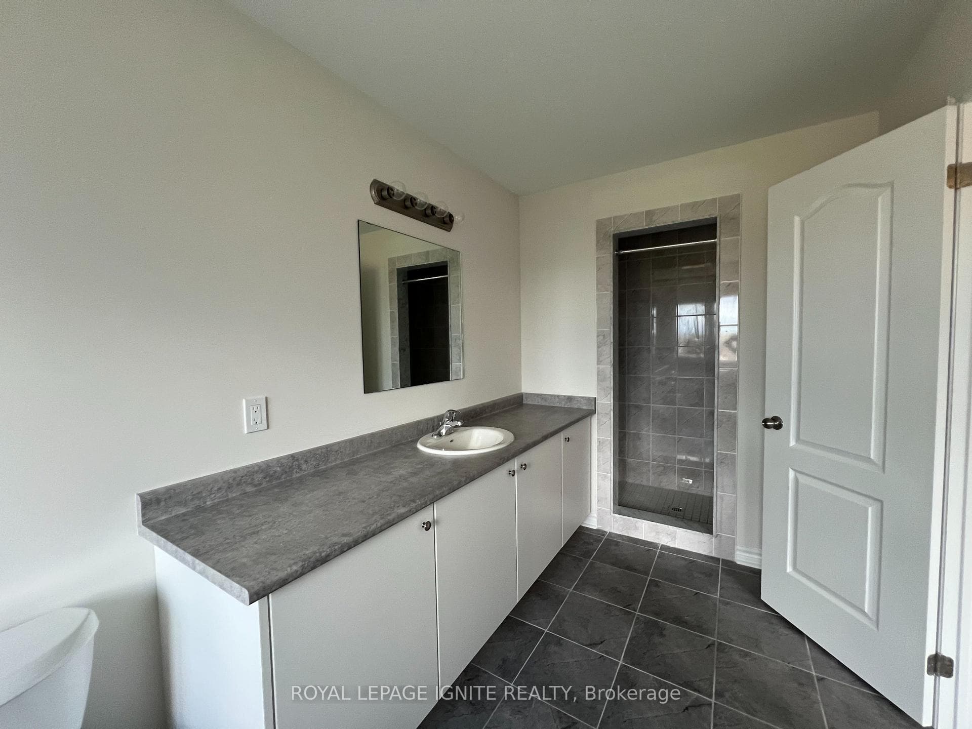 962 Mathew Murray Crescent photo 18