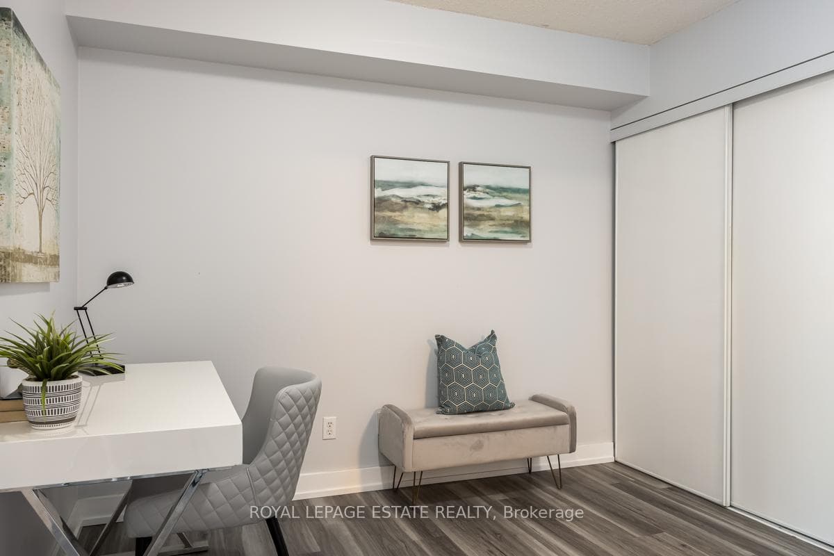 Den/Office/Guest Bedroom