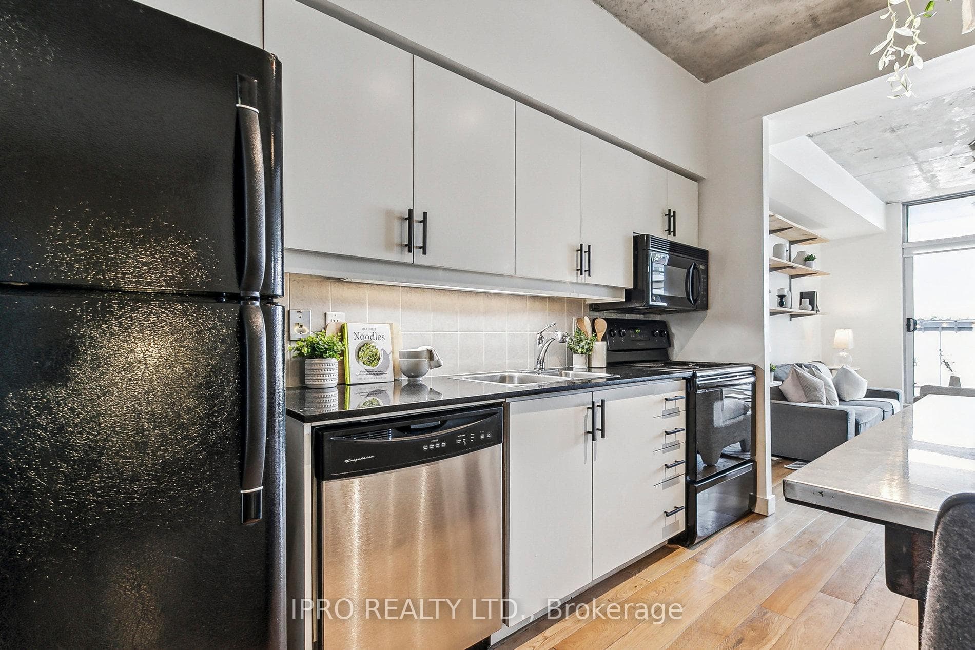 1375 Dupont Street Unit 510 photo 11