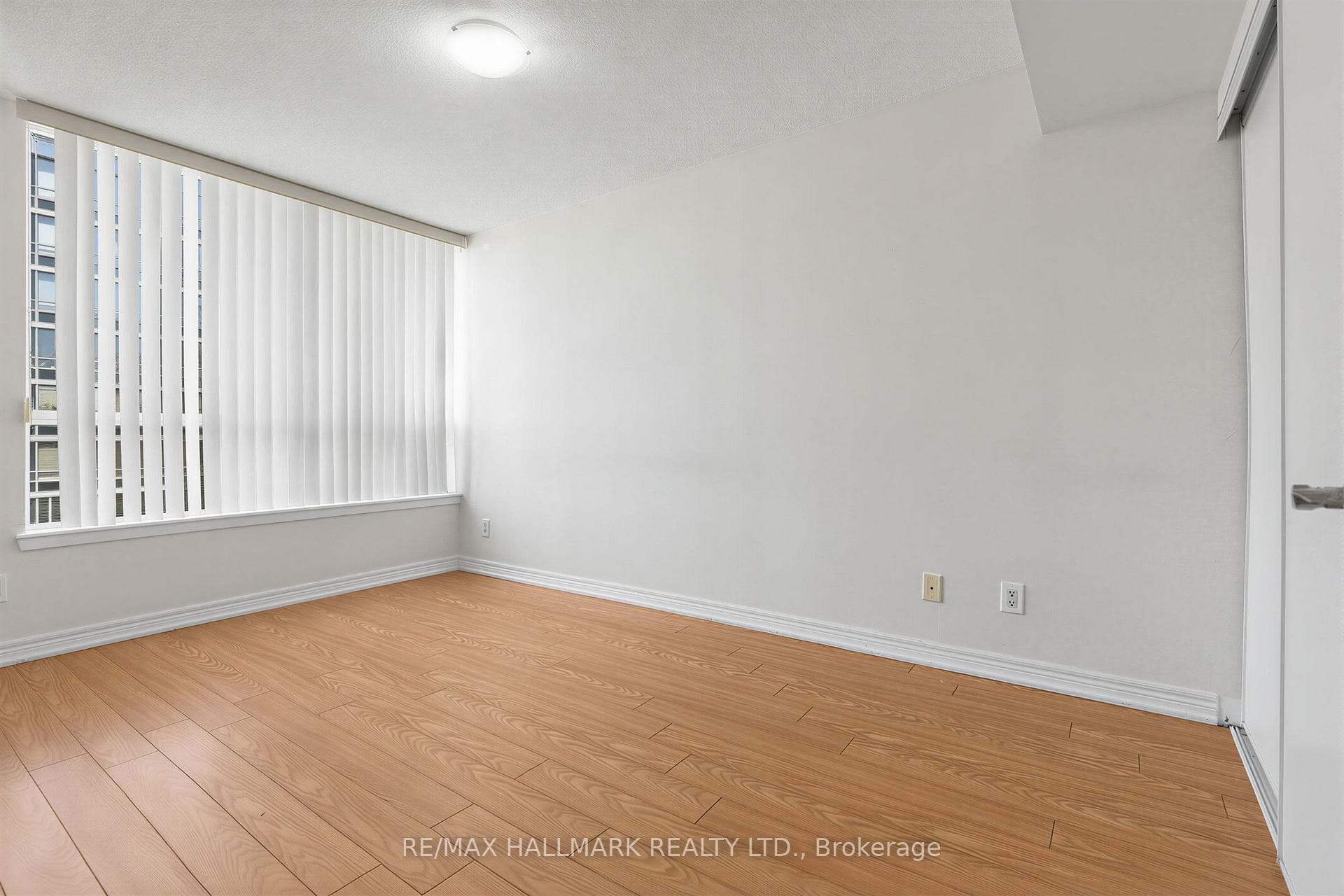 50 Disera Drive Unit 1206 photo 13