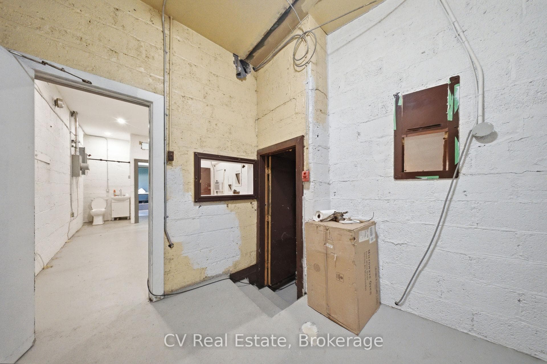 195 Ottawa Street photo 35