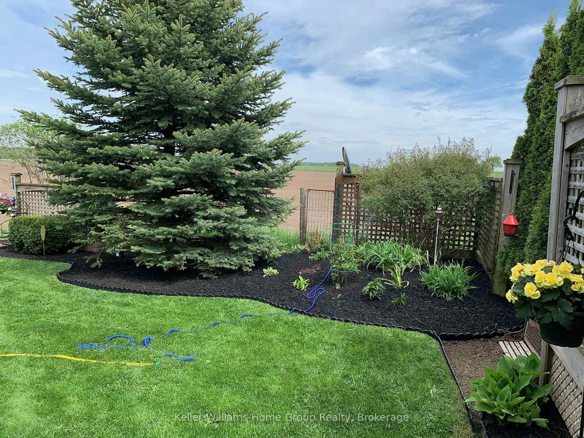 550 MAPLE Avenue photo 2