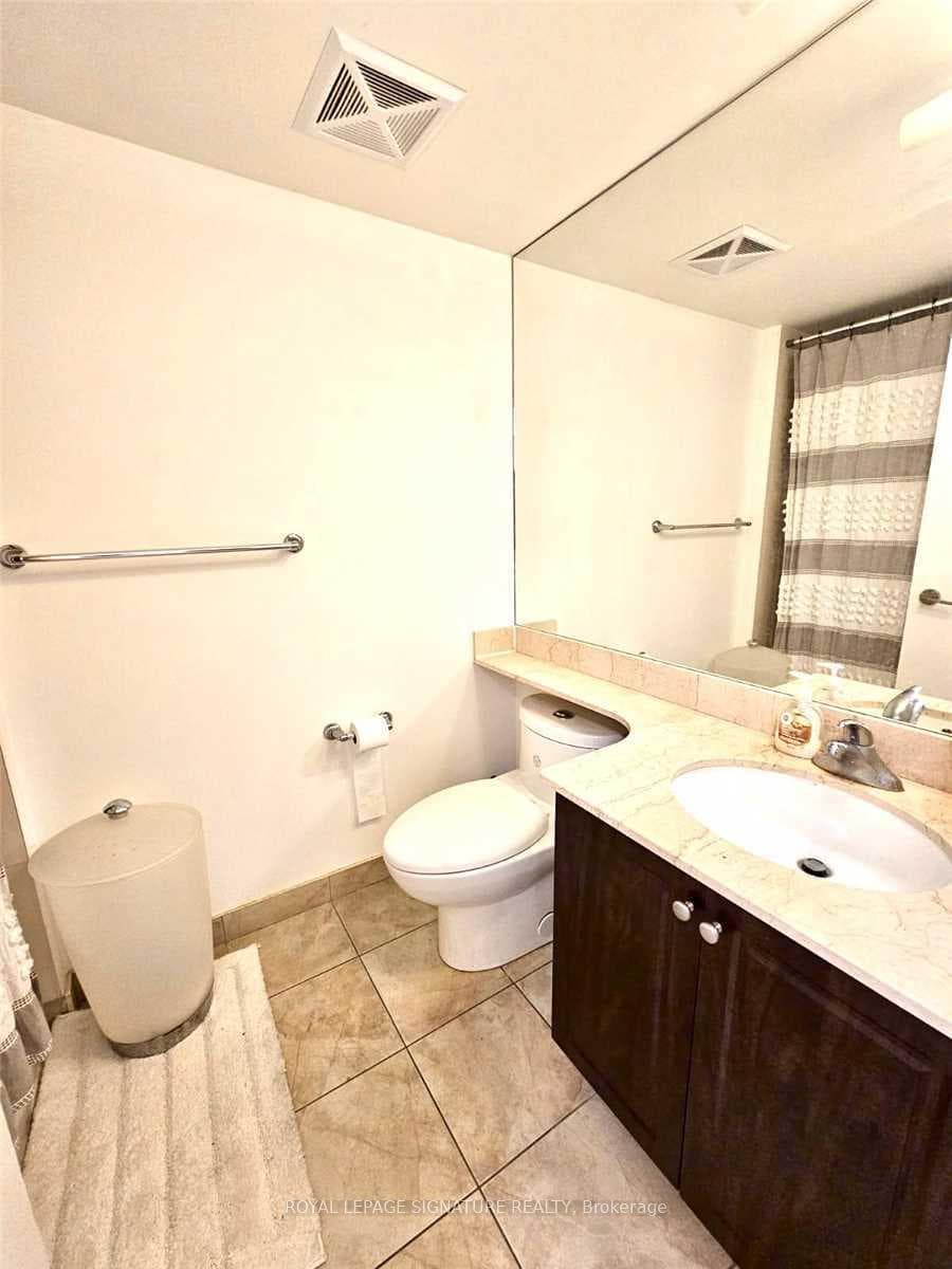 215 Fort York Boulevard Unit 1103 photo 8