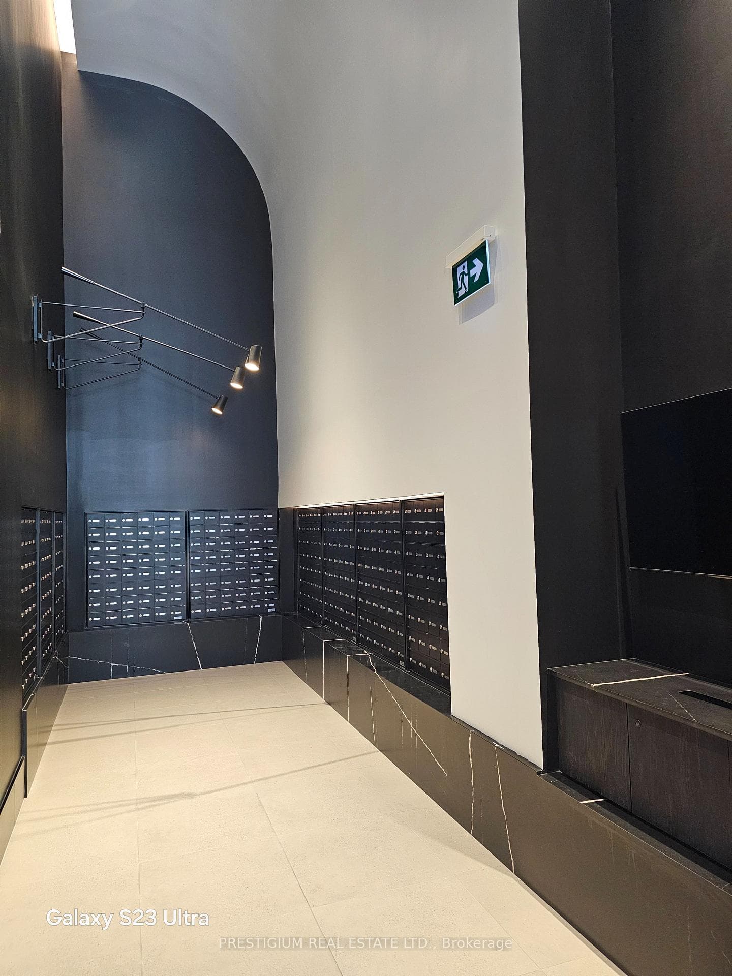 285 Dufferin Street Unit 1310 photo 22