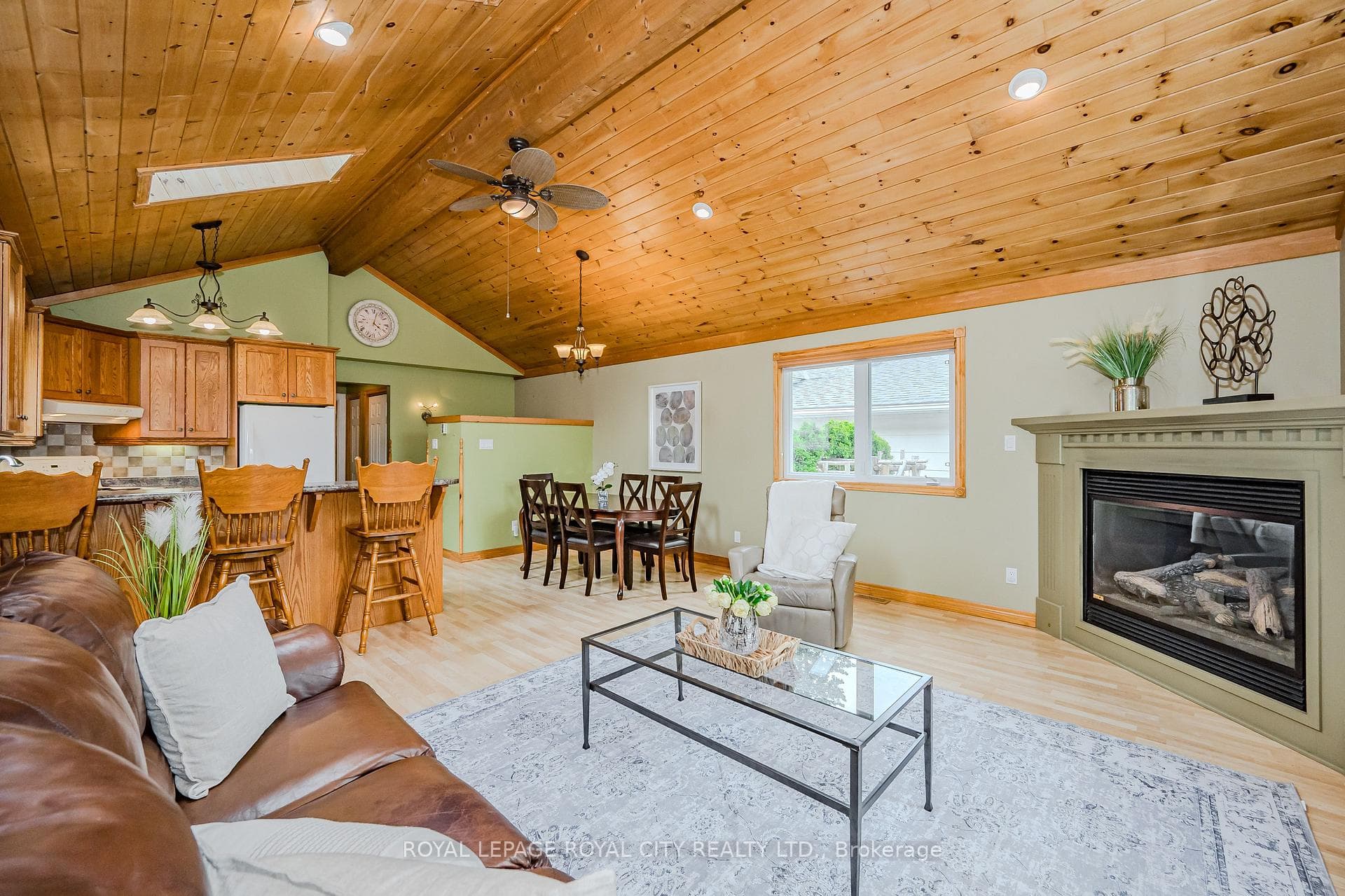 72 Essex Street photo 1