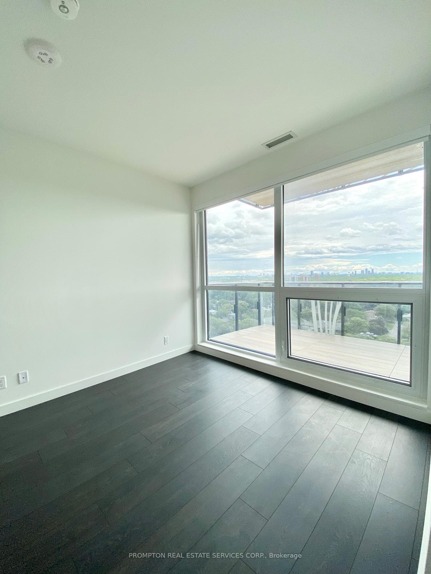 Bedroom W/Floor-To-Ceiling Windows