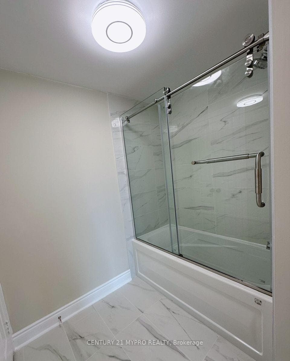 3939 Duke Of York Boulevard Unit 914 photo 4