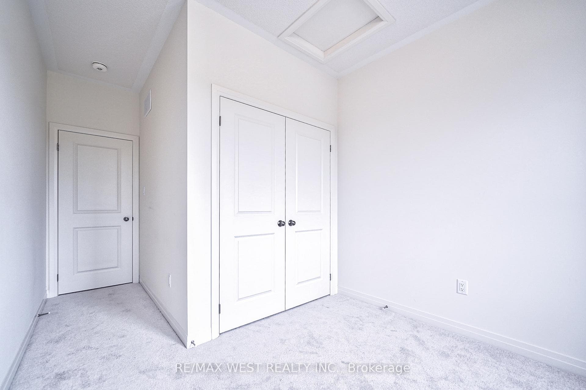 1495 Green Road photo 34