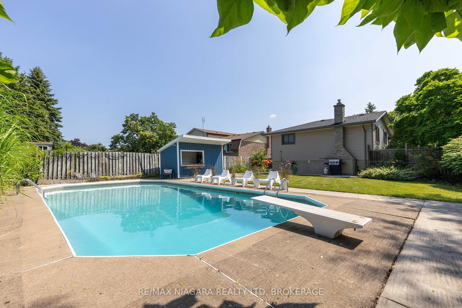 8229 Rideau Street photo 26