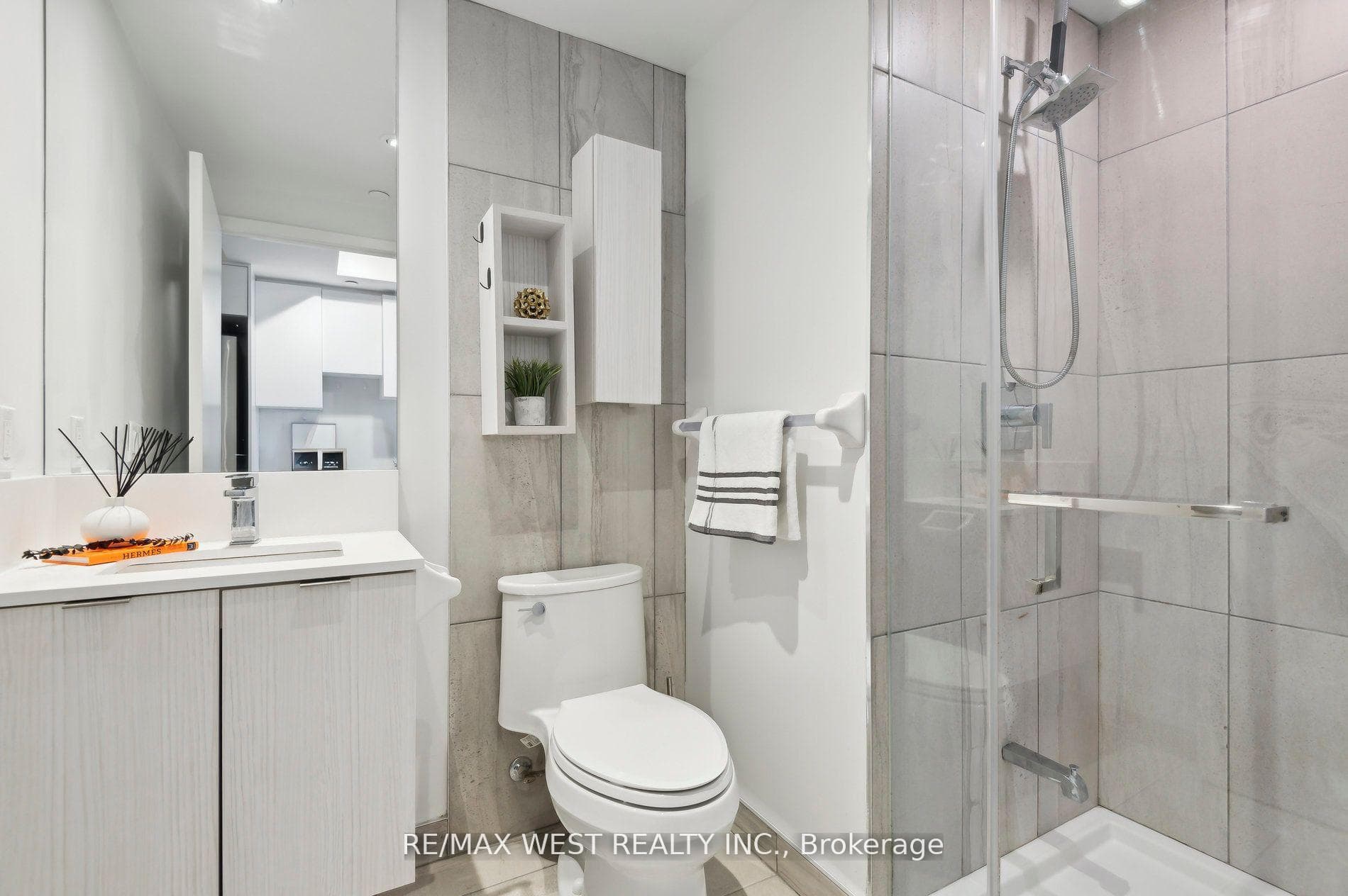 195 Redpath Avenue Unit 2215 photo 9