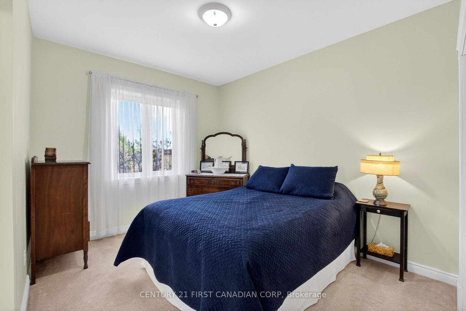 653 Peter Street photo 24