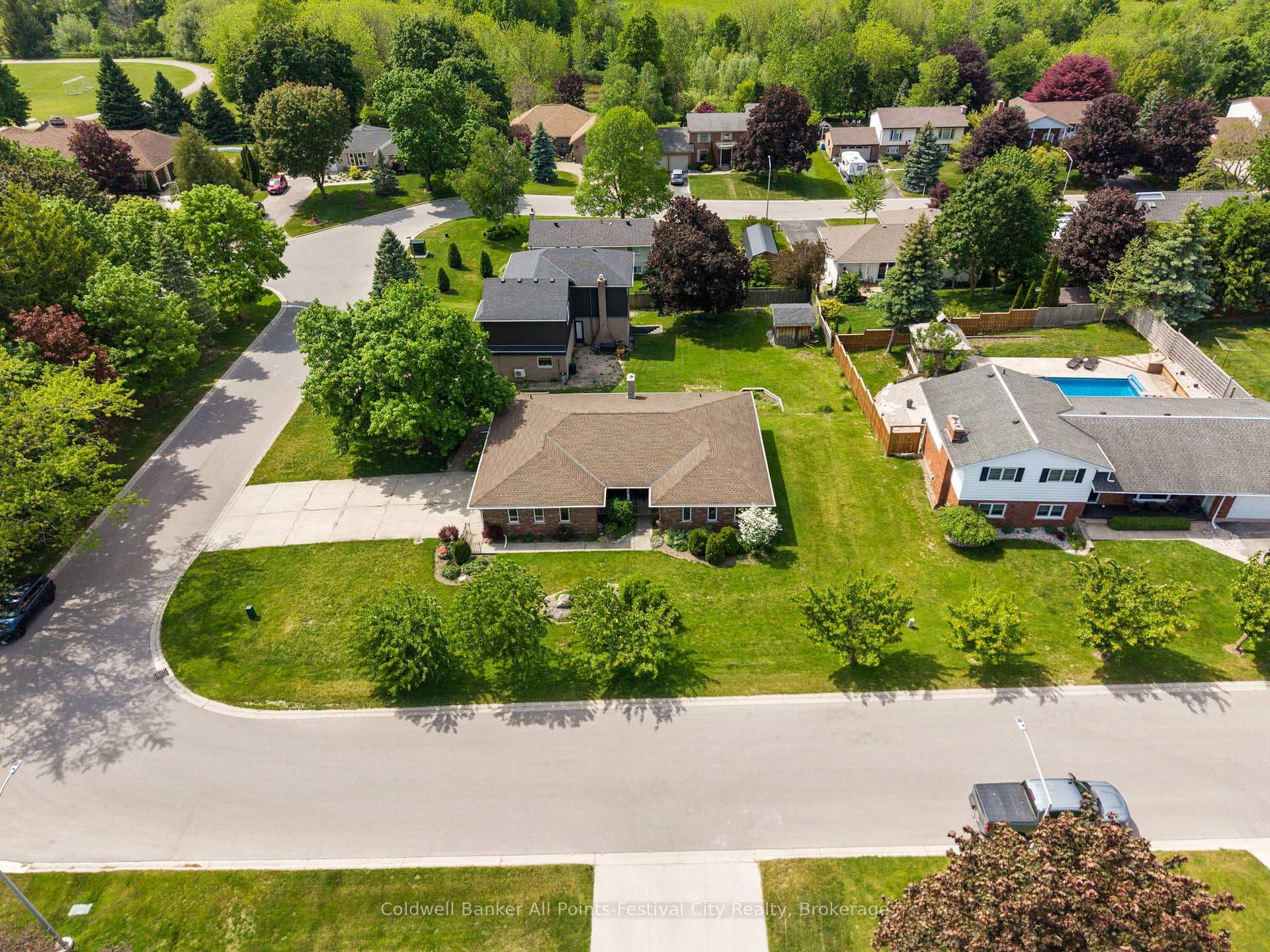 30 Mohawk Crescent photo 43