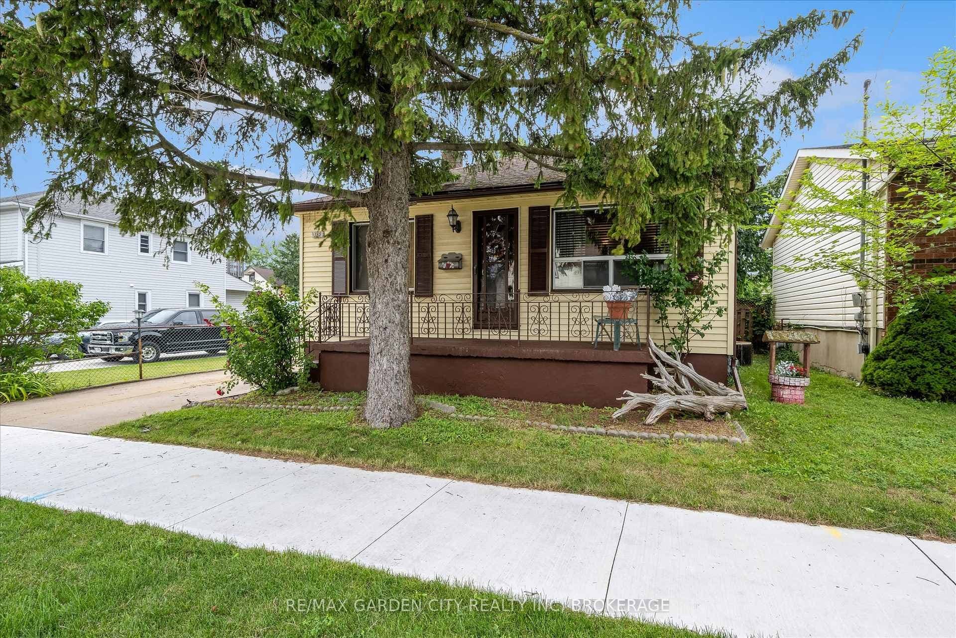 165 Pine Street photo 2