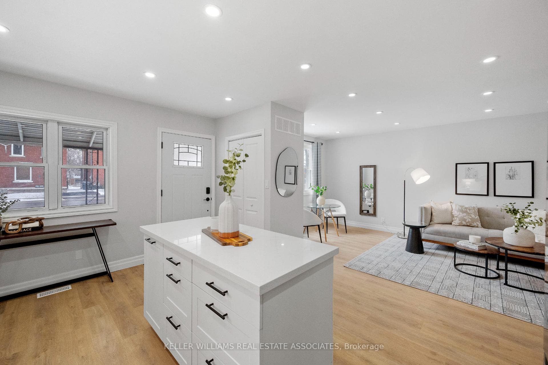 375 York Road photo 5
