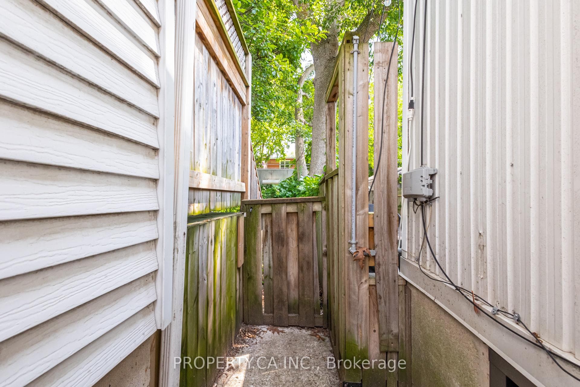 597 Rhodes Avenue photo 25