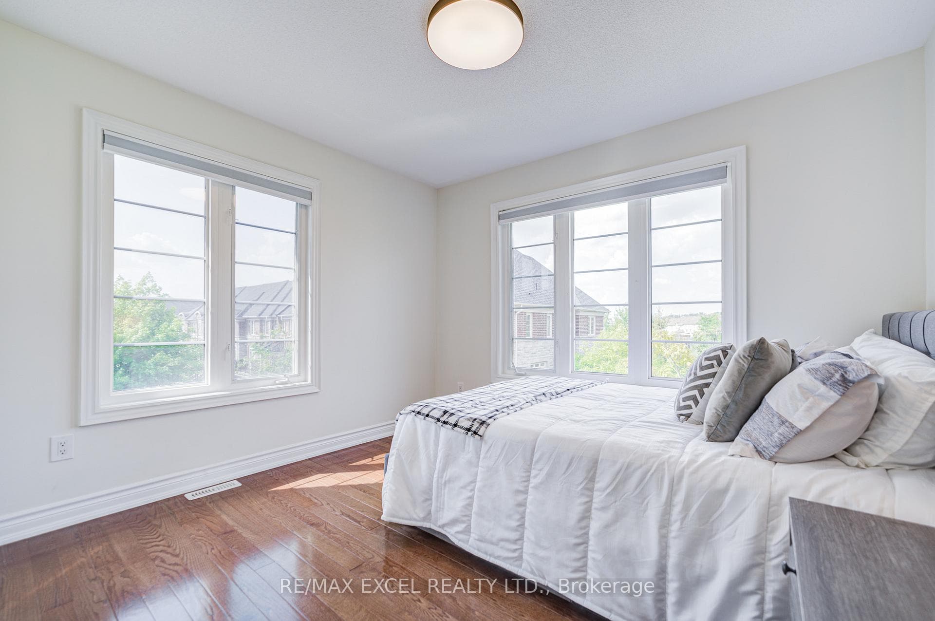 144 Chapman Court photo 29