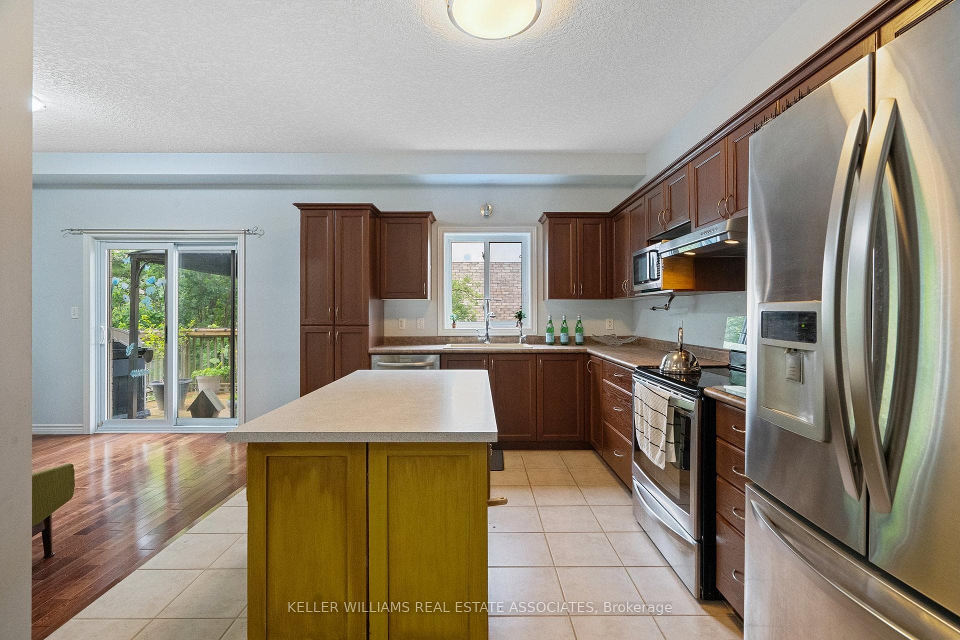 95 Yates Avenue photo 11