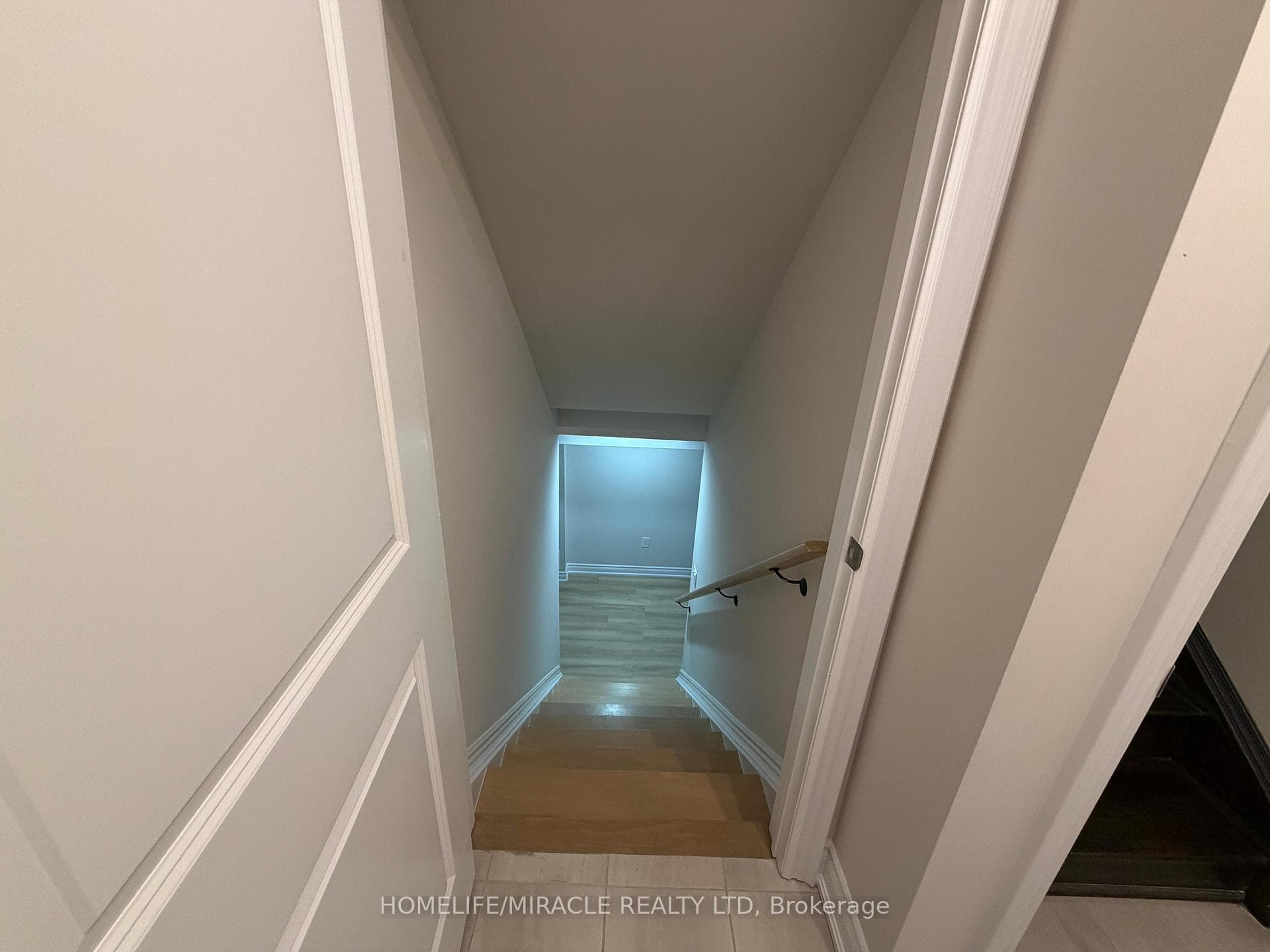 8 Reign Lane Unit Bsmt photo 5