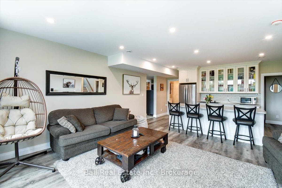 632 The South Road photo 42