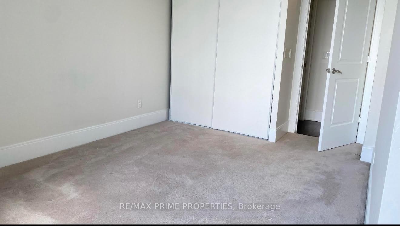 330 BURNHAMTHORPE Road Unit 1406 photo 10