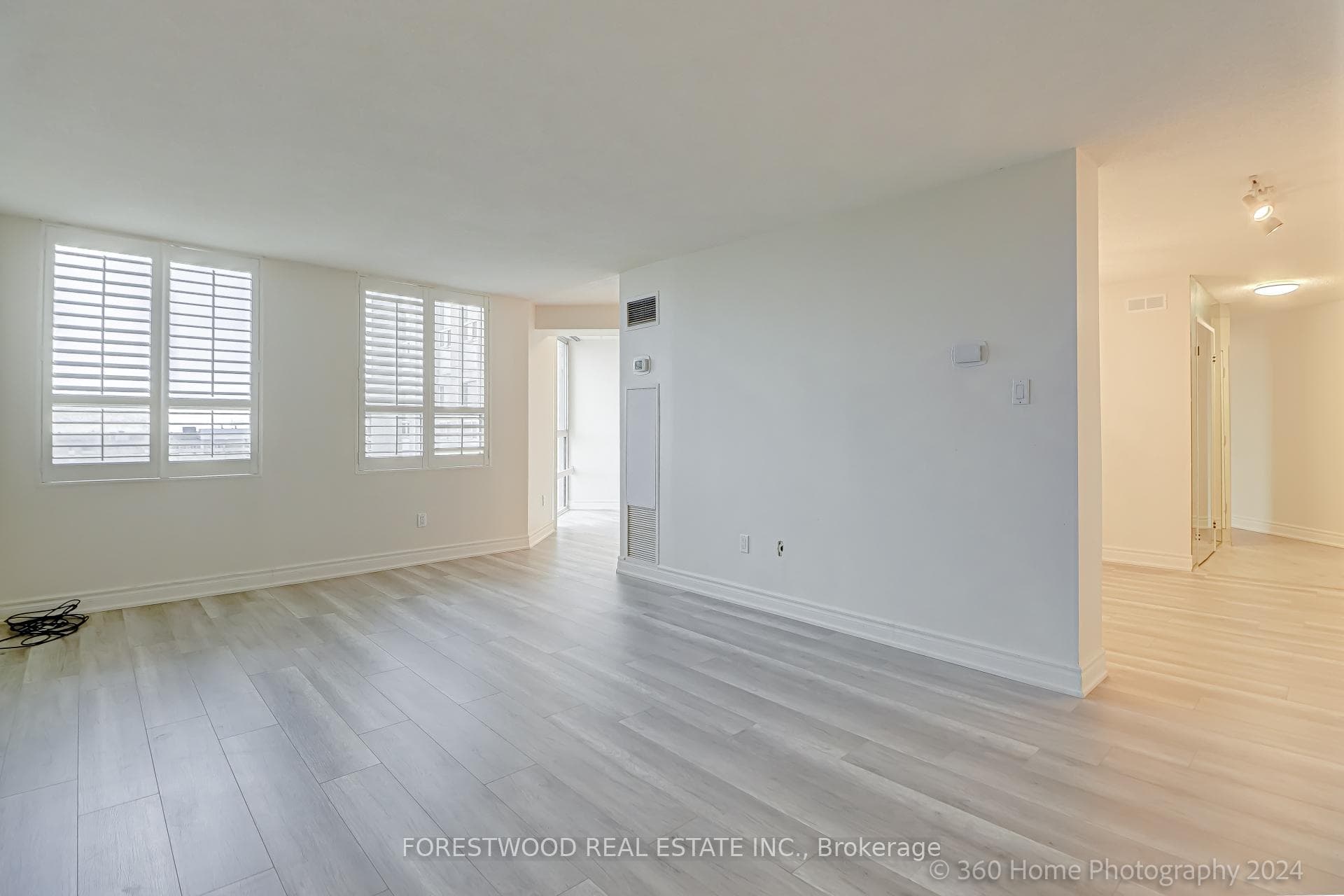 3650 Kaneff Crescent Unit 2302 photo 4