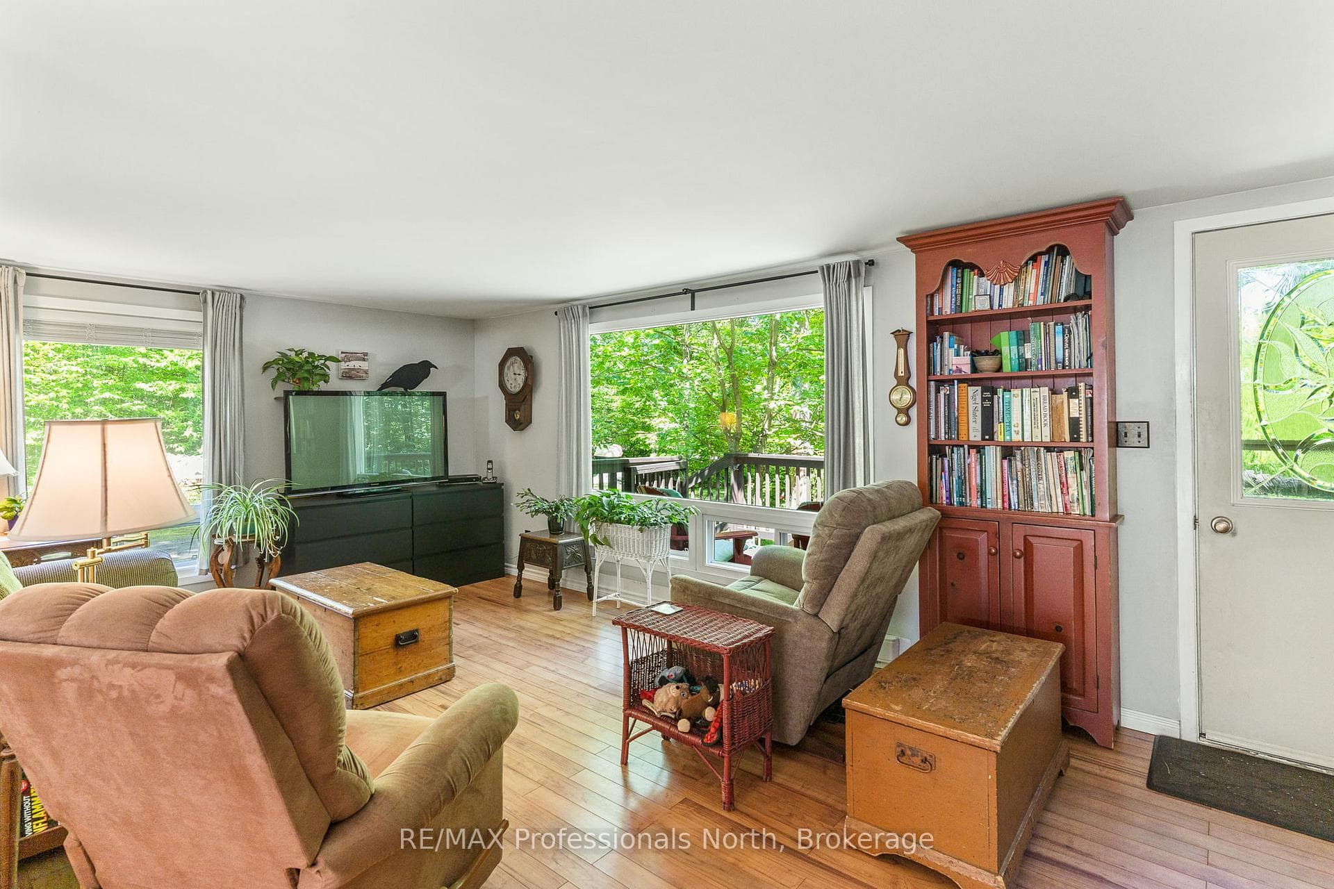 4792 Harburn Road photo 5