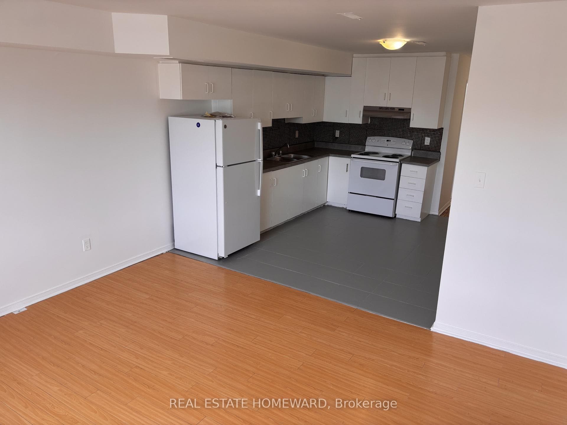879A Wilson Avenue Unit Upper photo 2
