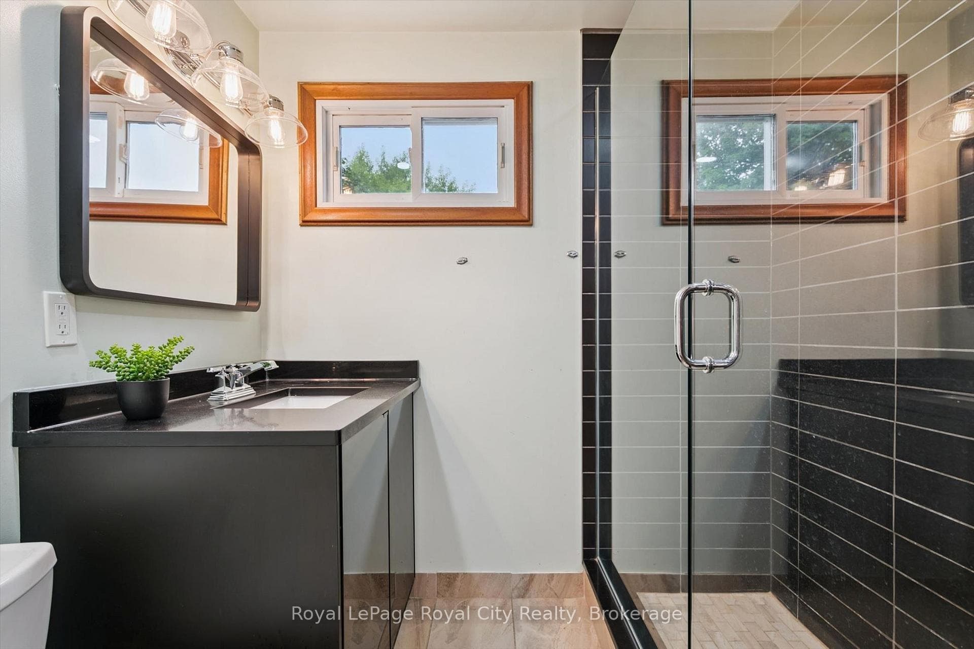 30 Westminster Avenue photo 25