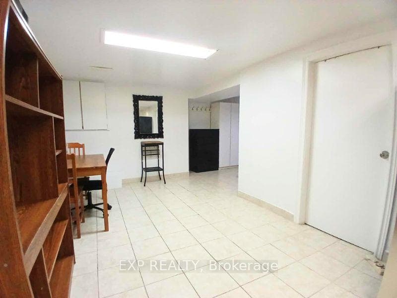931 Pape Avenue Unit Lower photo 4
