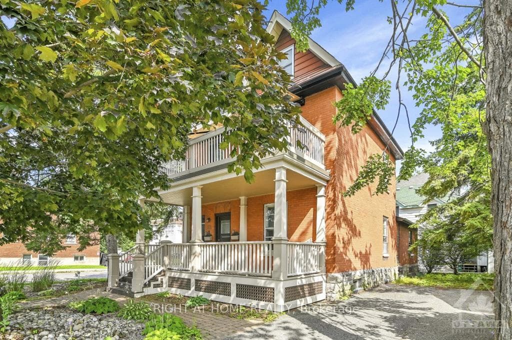 23 CLEGG Street photo 1