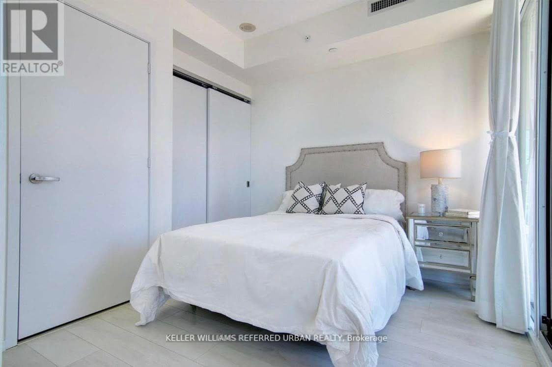 125 Peter Street Unit 1410 photo 10