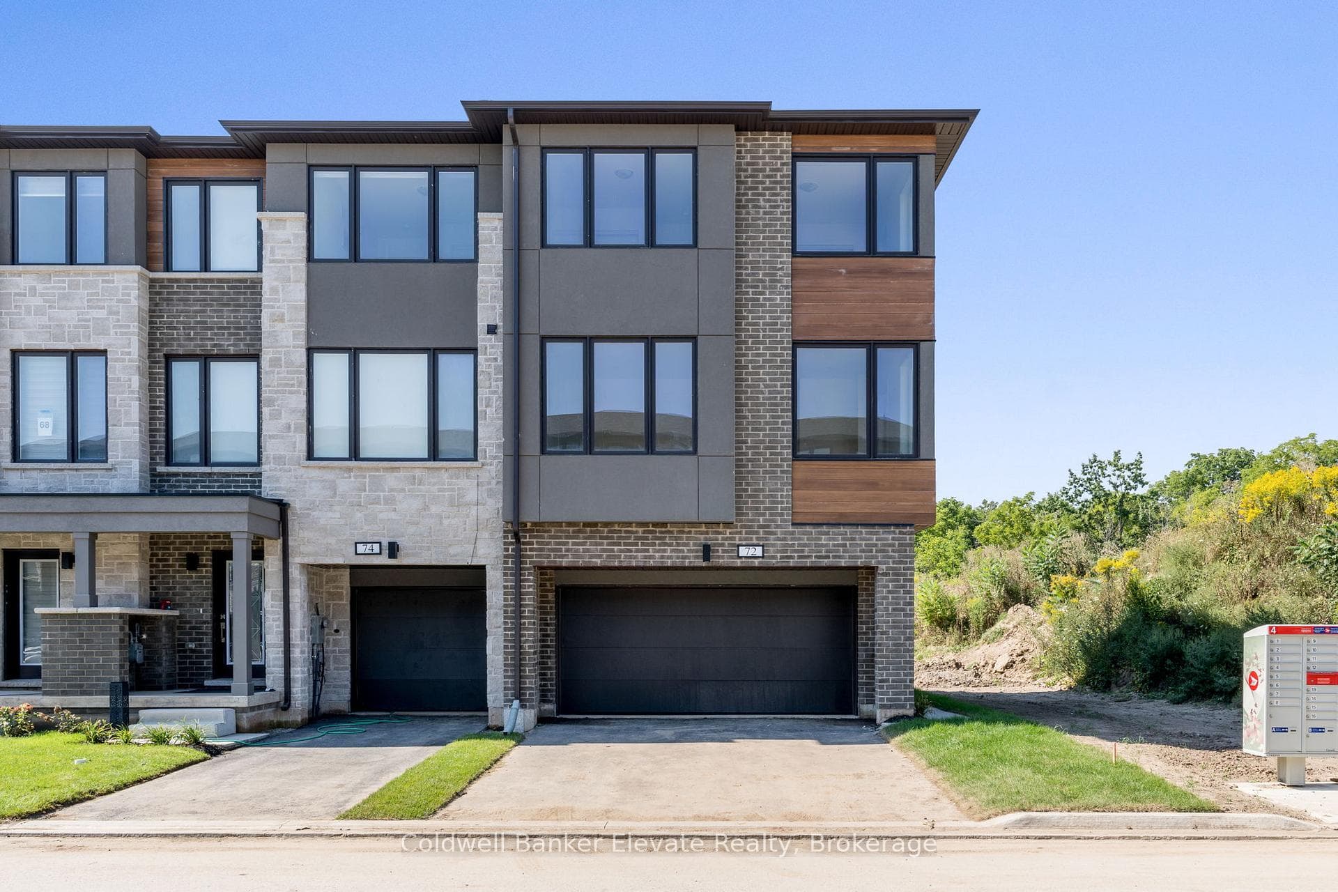 72 Windtree Way photo 1