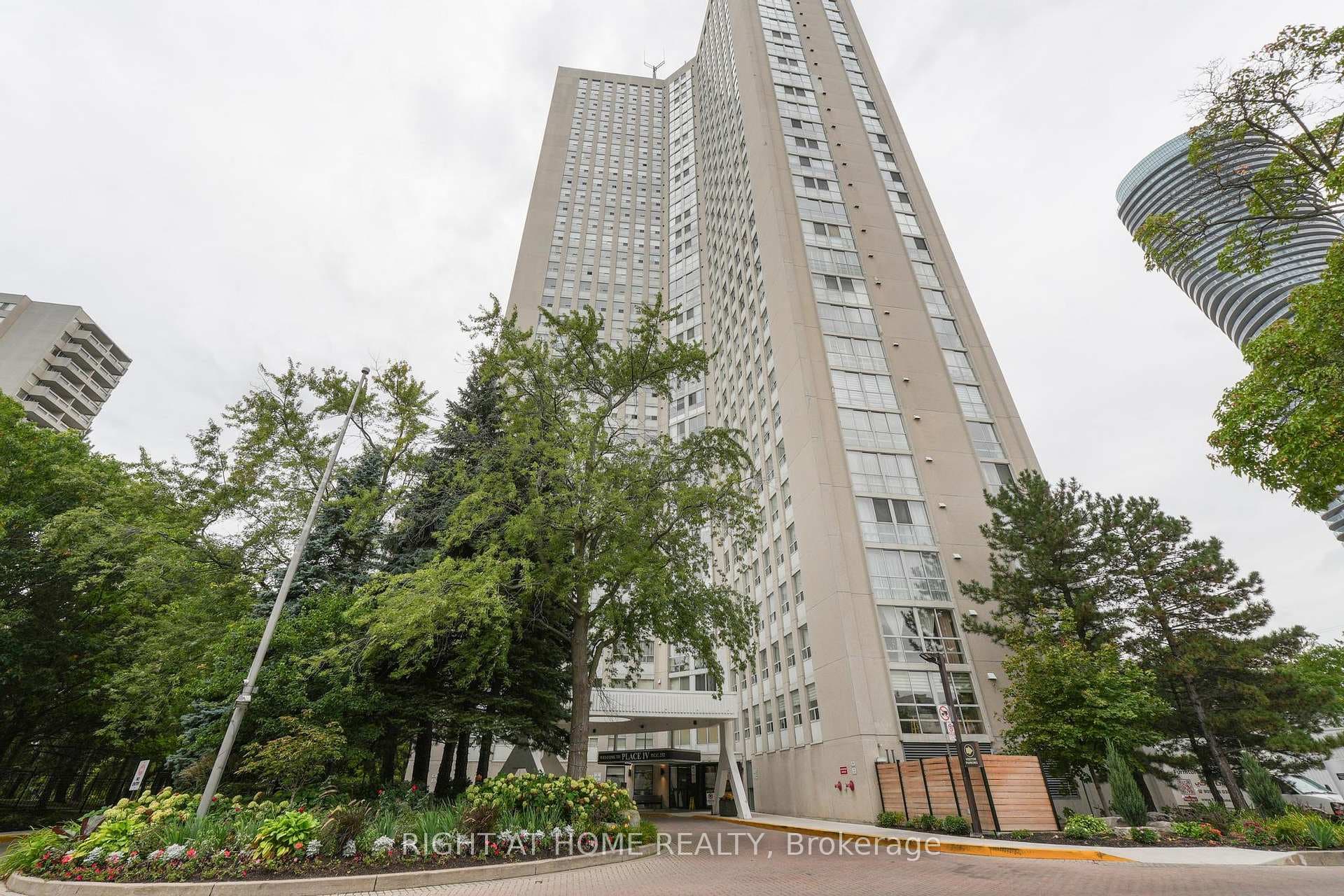 3650 Kaneff Crescent Unit 205 photo 44