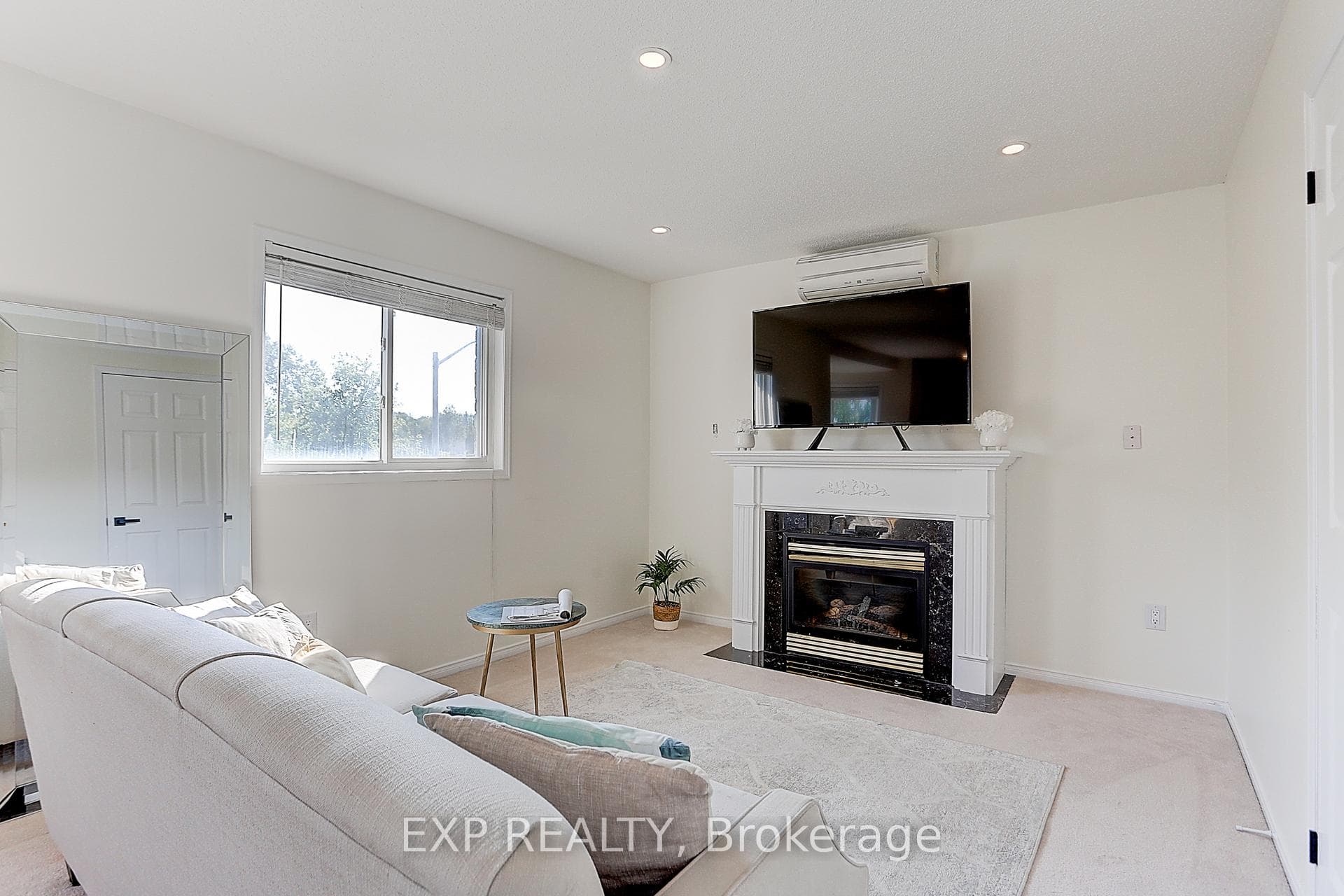 2044 Wilson Street photo 23