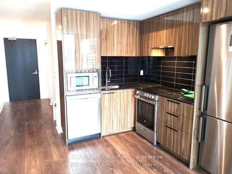 501 Yonge Street Unit 2811 photo 11