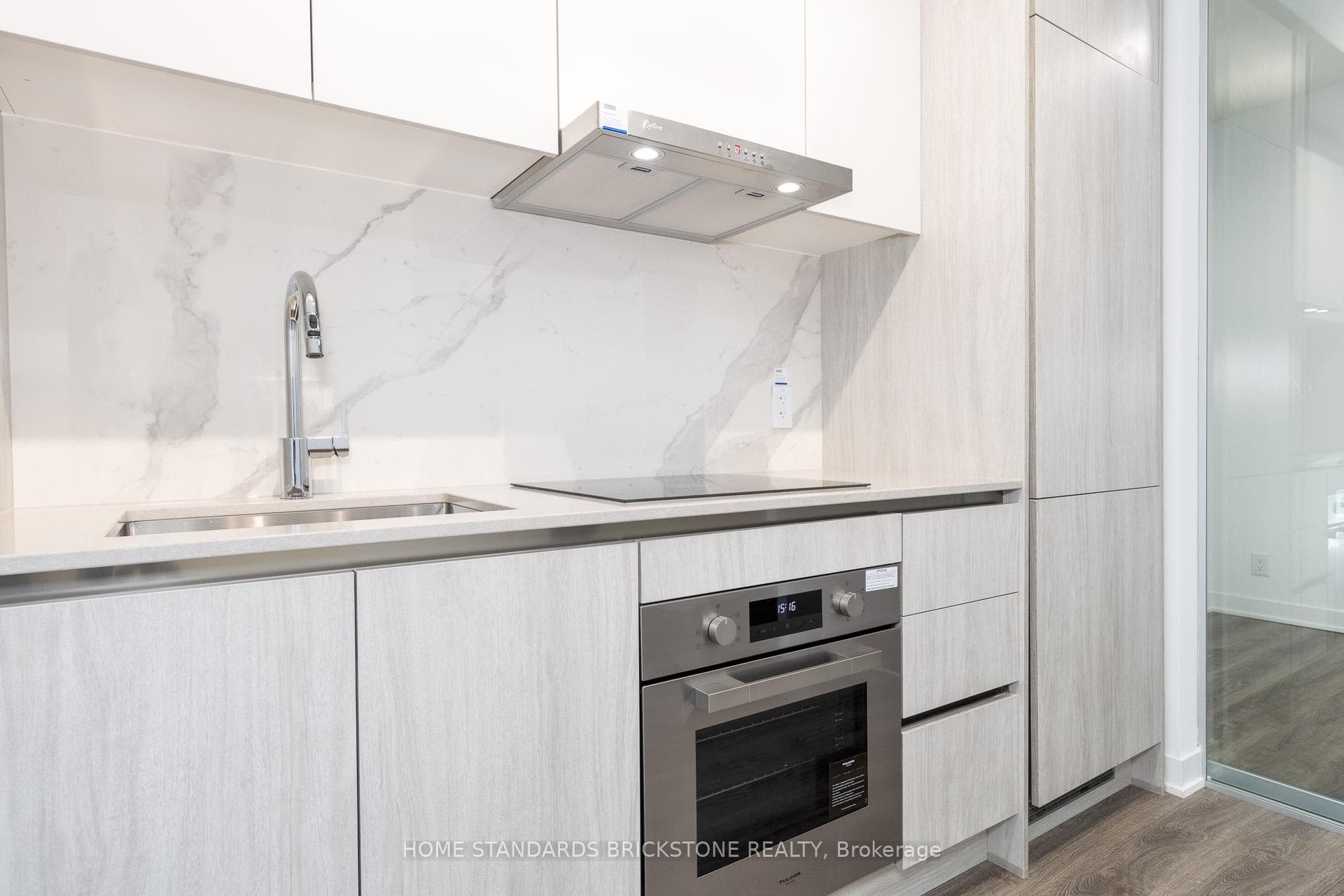 180 Front Street Unit 1609 photo 6