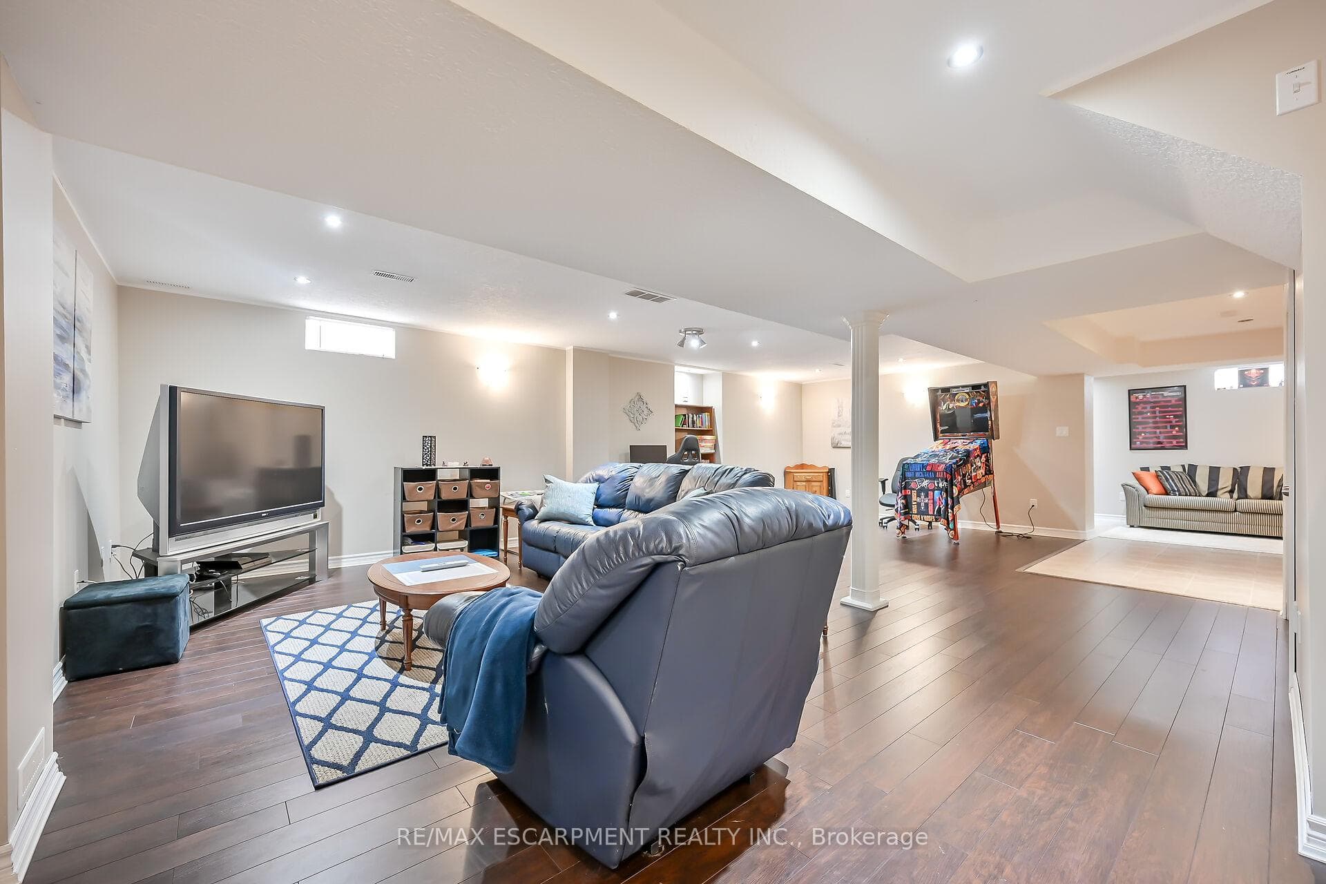 35 Davis Crescent photo 27