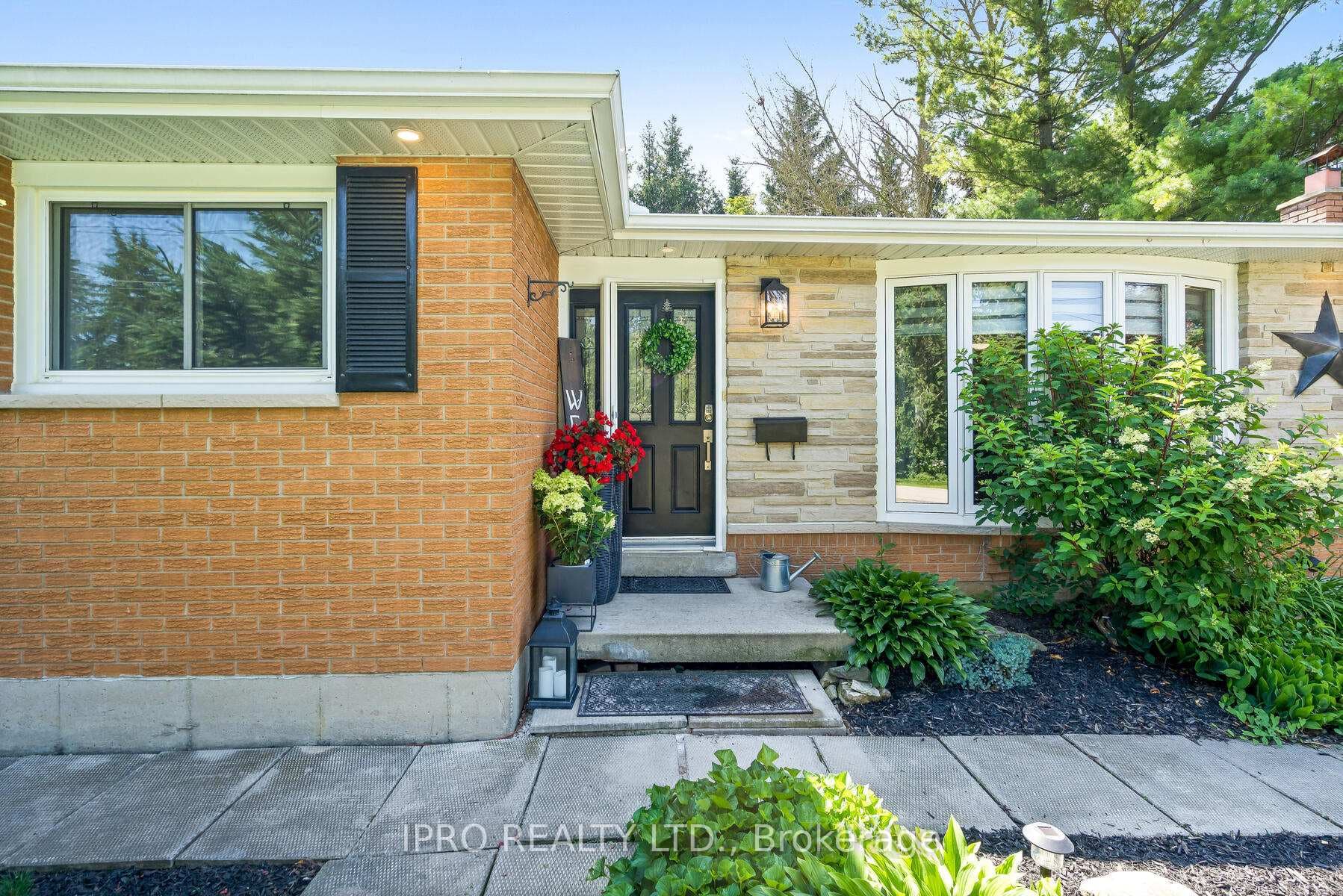 381 Cummings Crescent photo 4