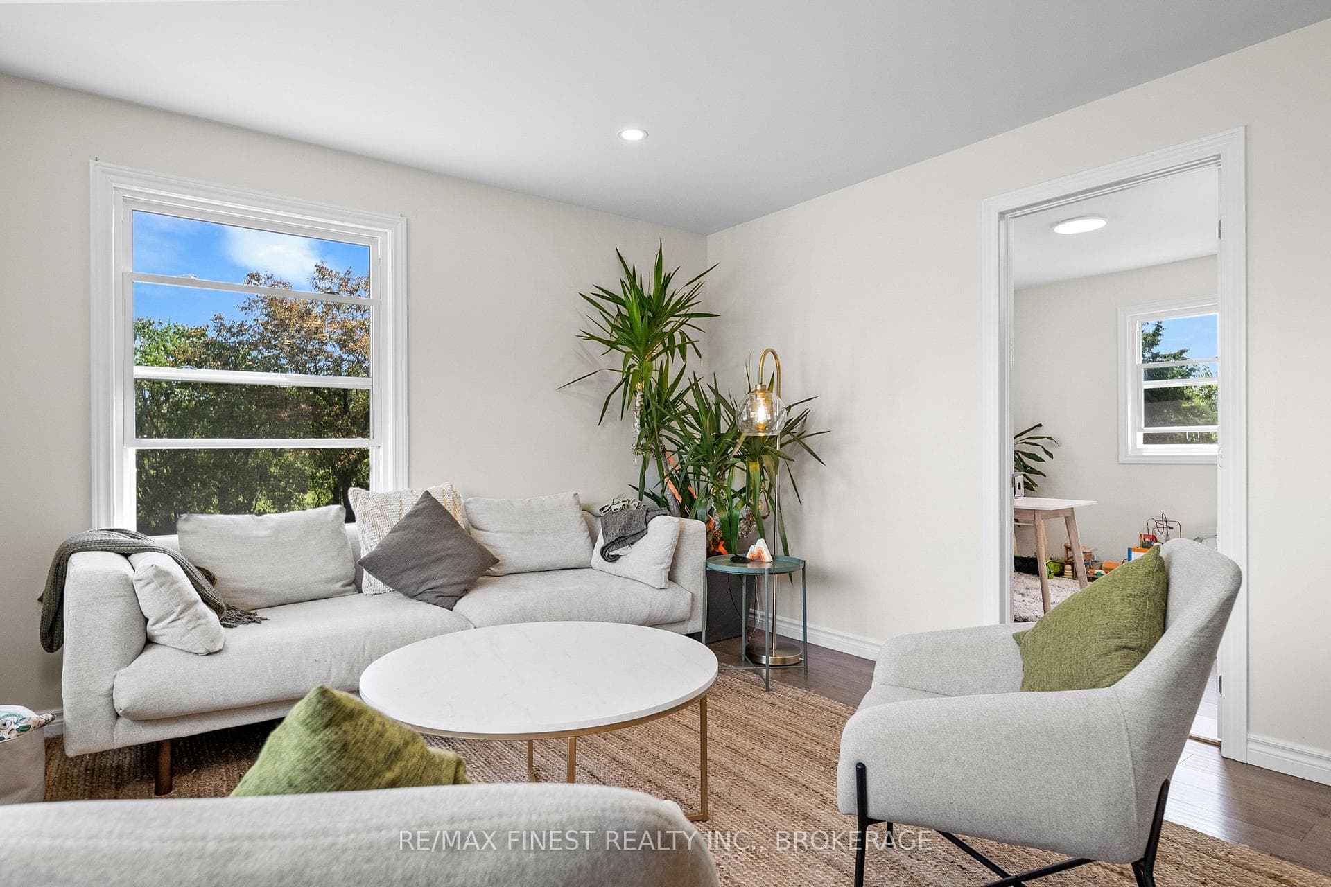 788 SIMMONS Road photo 5